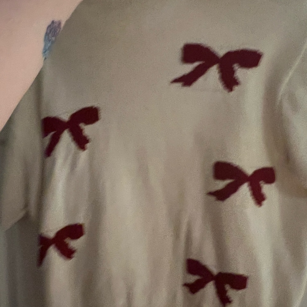 Women's Cream Sweater with Red Bows fits 2/3X - Picture 4 of 4